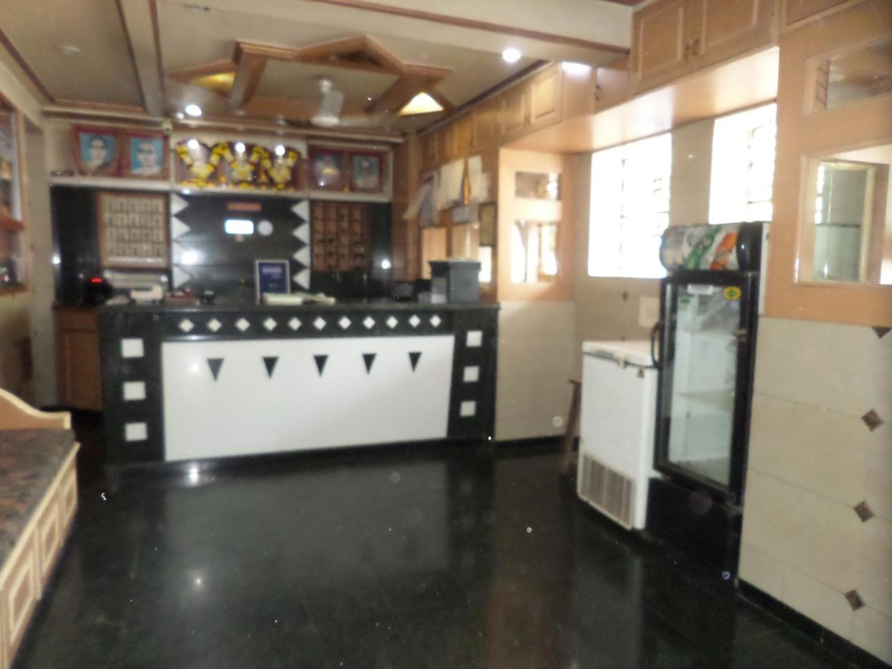 Hotel Padma Nashik Extérieur photo