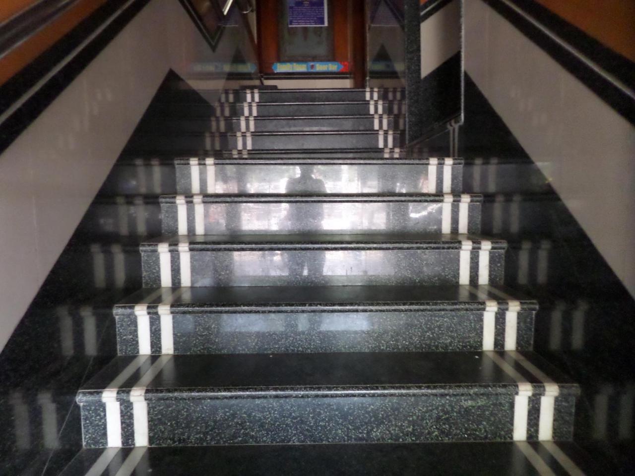 Hotel Padma Nashik Extérieur photo